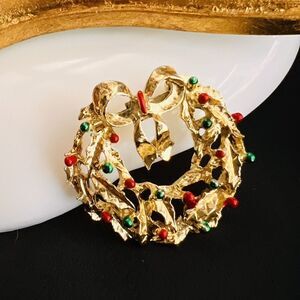 Vintage Christmas Holiday Enamel Wreath Brooch Coat Sweater Scarf Pin Gold 1166